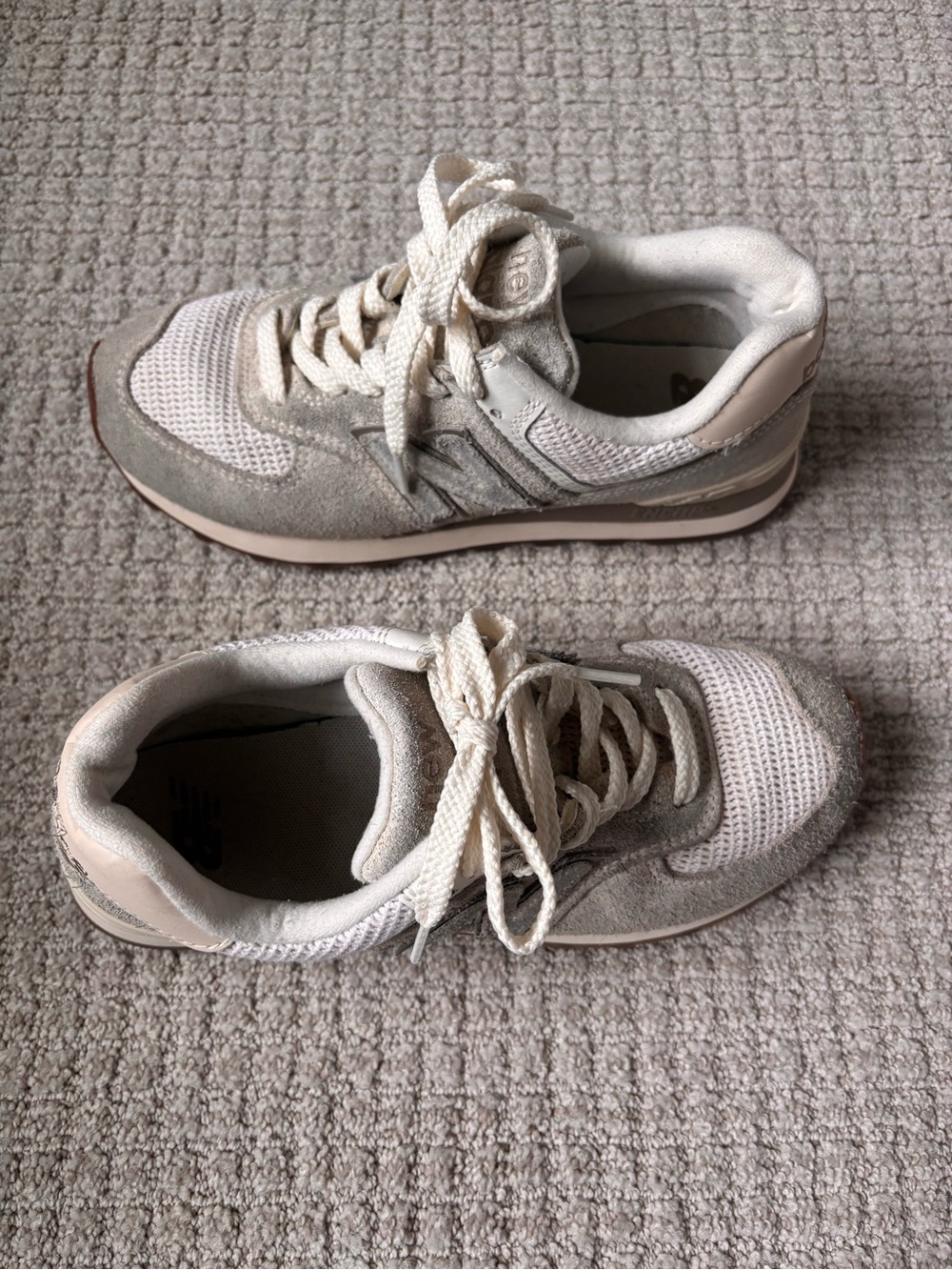 New Balance Women's 574 Trainer in Light Gray and Pearl - Picture 4 of 9